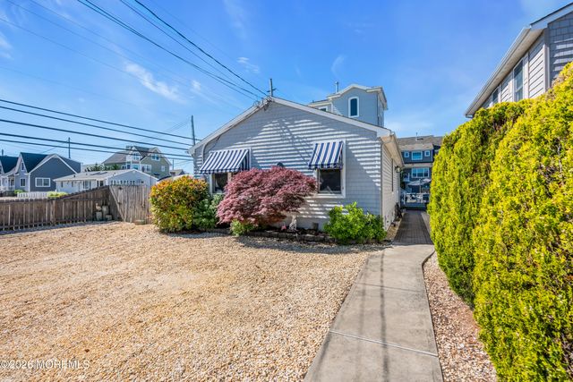 201 Hayes Court, Lavallette, NJ 08735