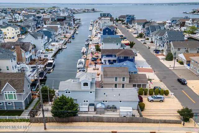 201 Hayes Court, Lavallette, NJ 08735