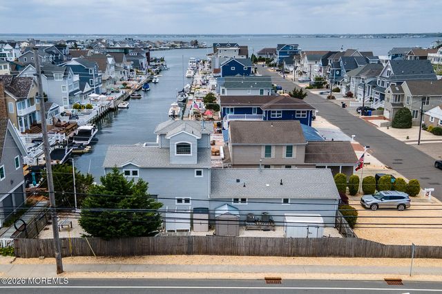 201 Hayes Court, Lavallette, NJ 08735