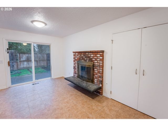 2320 Ne RENE Ave, Gresham, OR 97030