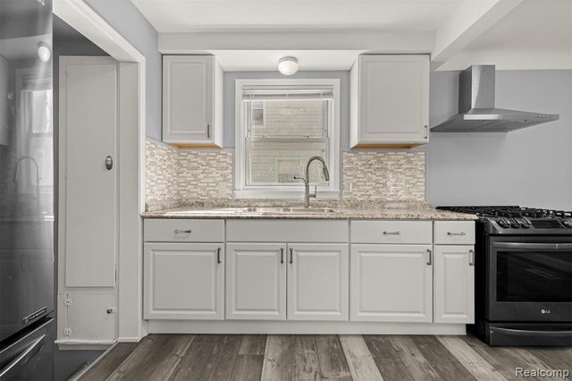 5708 Warwick Street, Detroit, MI 48228