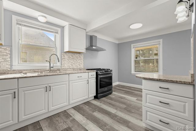 5708 Warwick Street, Detroit, MI 48228