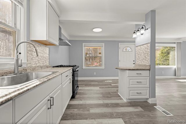 5708 Warwick Street, Detroit, MI 48228