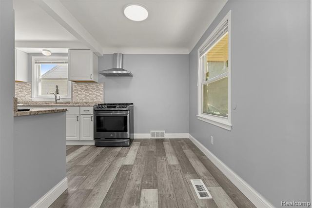 5708 Warwick Street, Detroit, MI 48228