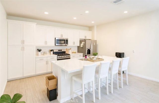 166 Ambrosia Court, Perris, CA 92571