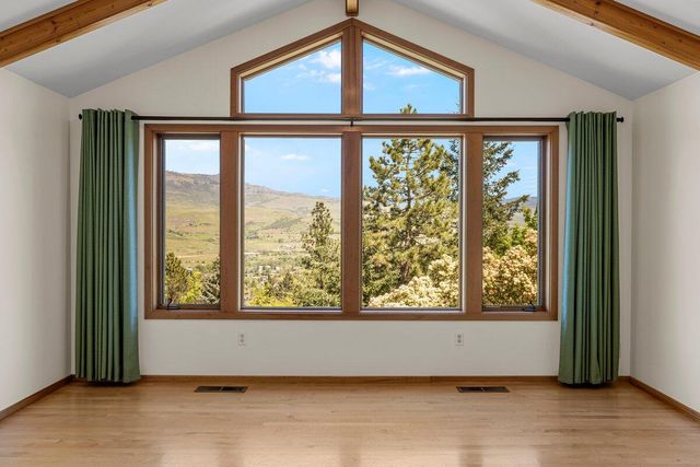 575 Dogwood Way, Ashland, OR 97520