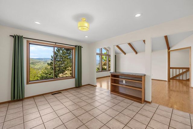 575 Dogwood Way, Ashland, OR 97520