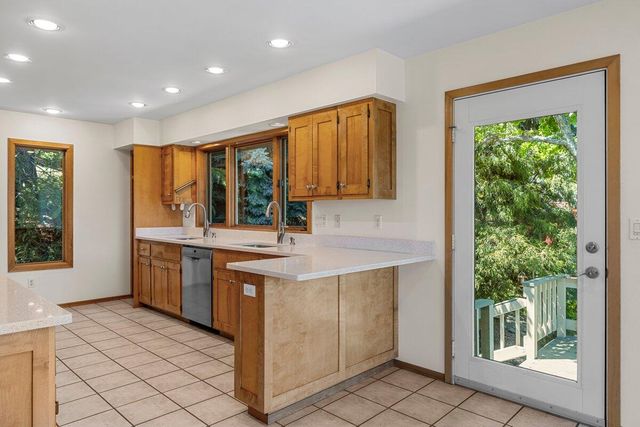 575 Dogwood Way, Ashland, OR 97520