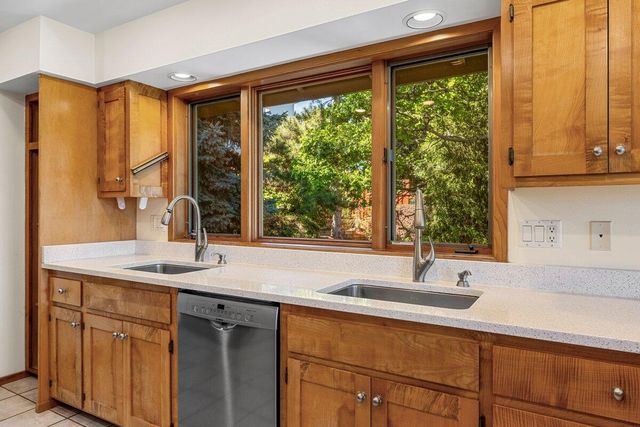 575 Dogwood Way, Ashland, OR 97520