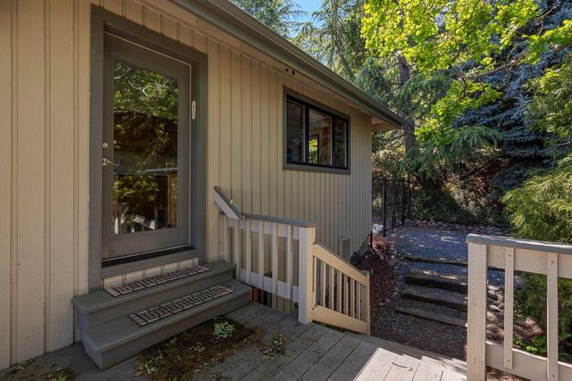 575 Dogwood Way, Ashland, OR 97520