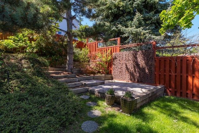 575 Dogwood Way, Ashland, OR 97520