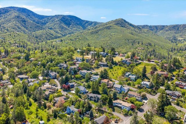 575 Dogwood Way, Ashland, OR 97520
