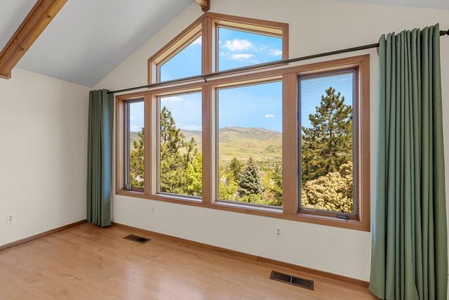 575 Dogwood Way, Ashland, OR 97520