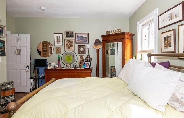 36 Essex St 1, Salem, MA 01970