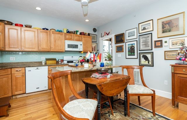 36 Essex St 1, Salem, MA 01970
