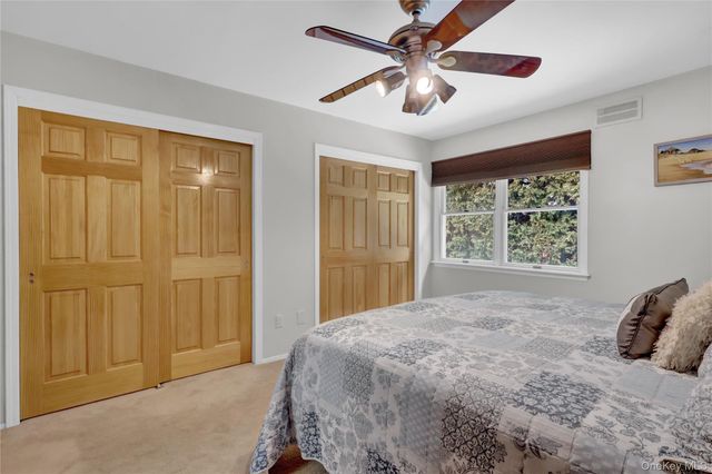 11 Primrose Lane, North Babylon, NY 11703