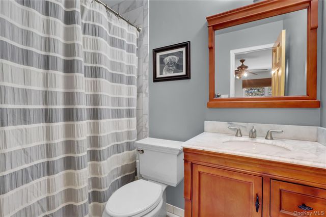 11 Primrose Lane, North Babylon, NY 11703