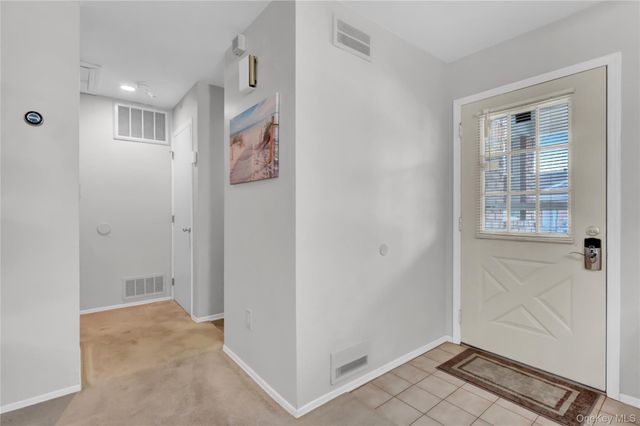 11 Primrose Lane, North Babylon, NY 11703