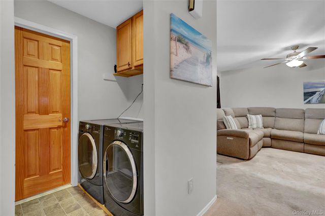 11 Primrose Lane, North Babylon, NY 11703