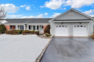 11 Primrose Lane, North Babylon, NY 11703