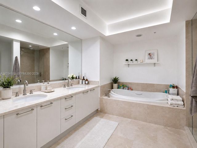 15051 Royal Oaks Ln 1006, North Miami, FL 33181