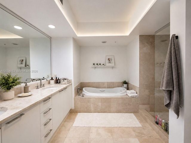 15051 Royal Oaks Ln 1006, North Miami, FL 33181