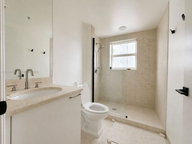 15051 Royal Oaks Ln 1006, North Miami, FL 33181