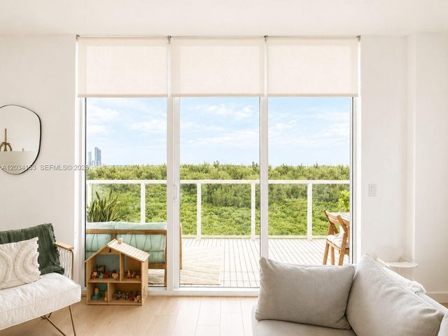 15051 Royal Oaks Ln 1006, North Miami, FL 33181