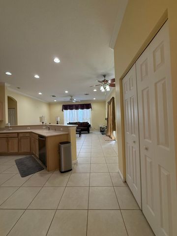 408 N Key Lime Sq Square SW, Vero Beach, FL 32968