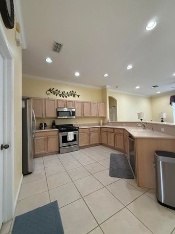 408 N Key Lime Sq Square SW, Vero Beach, FL 32968