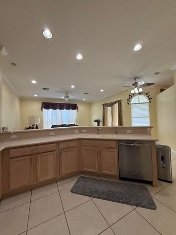 408 N Key Lime Sq Square SW, Vero Beach, FL 32968