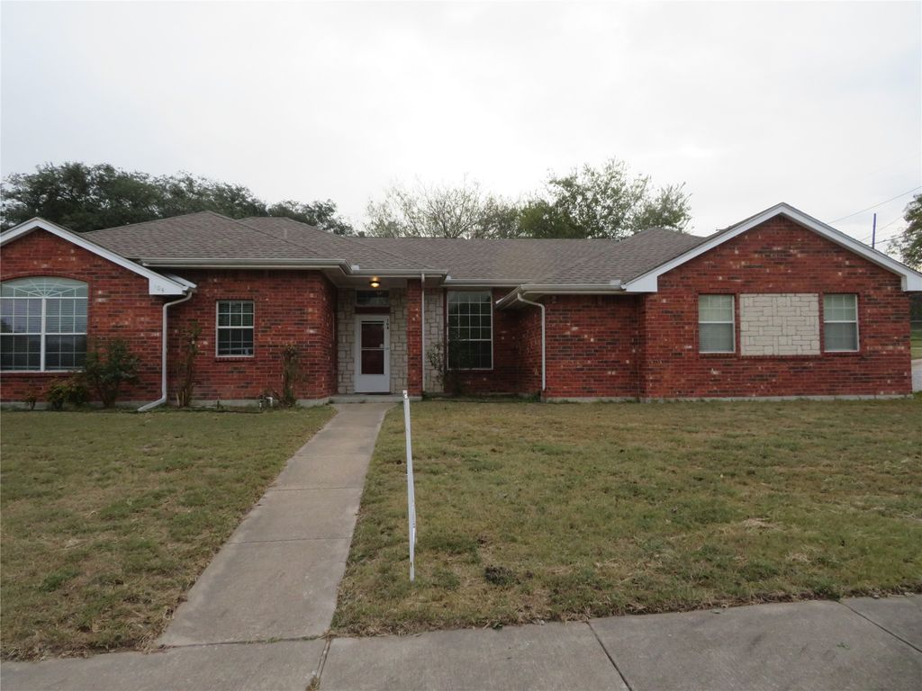 104 Roaring Springs Drive, Desoto, TX 75115