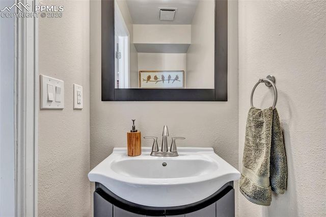 806 London Green Way, Colorado Springs, CO 80906