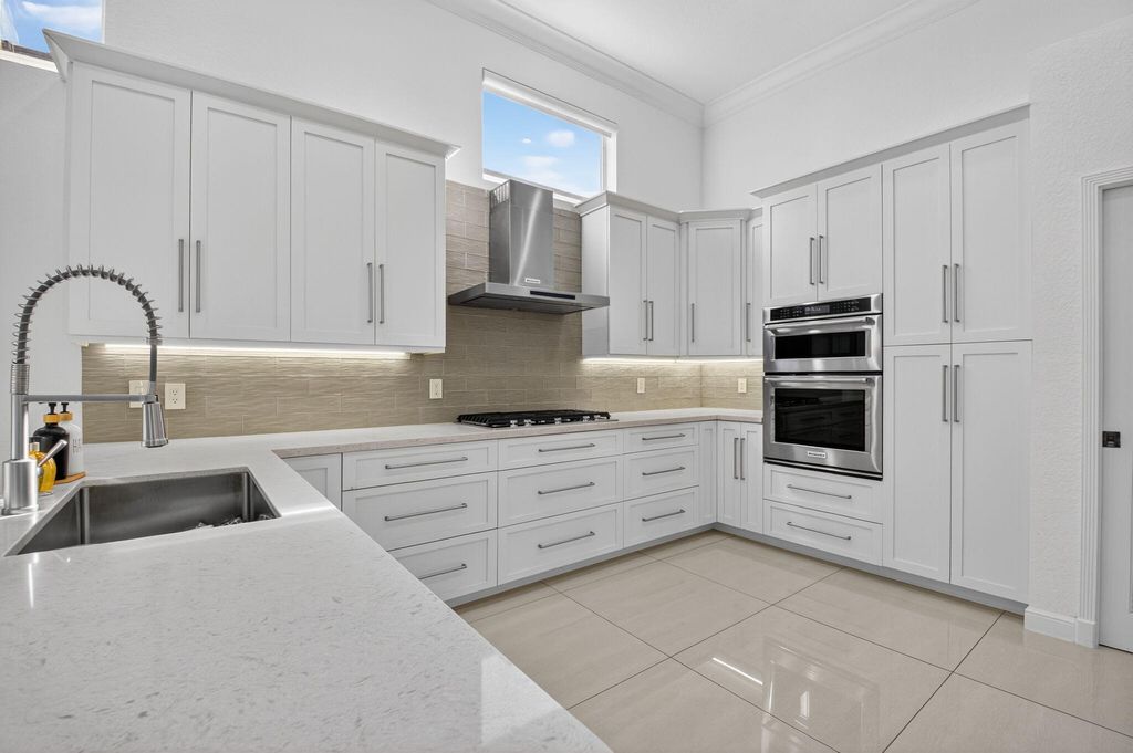 Image 12 of property listing at 6270 NW 43rd Terrace, Boca Raton, FL 33496