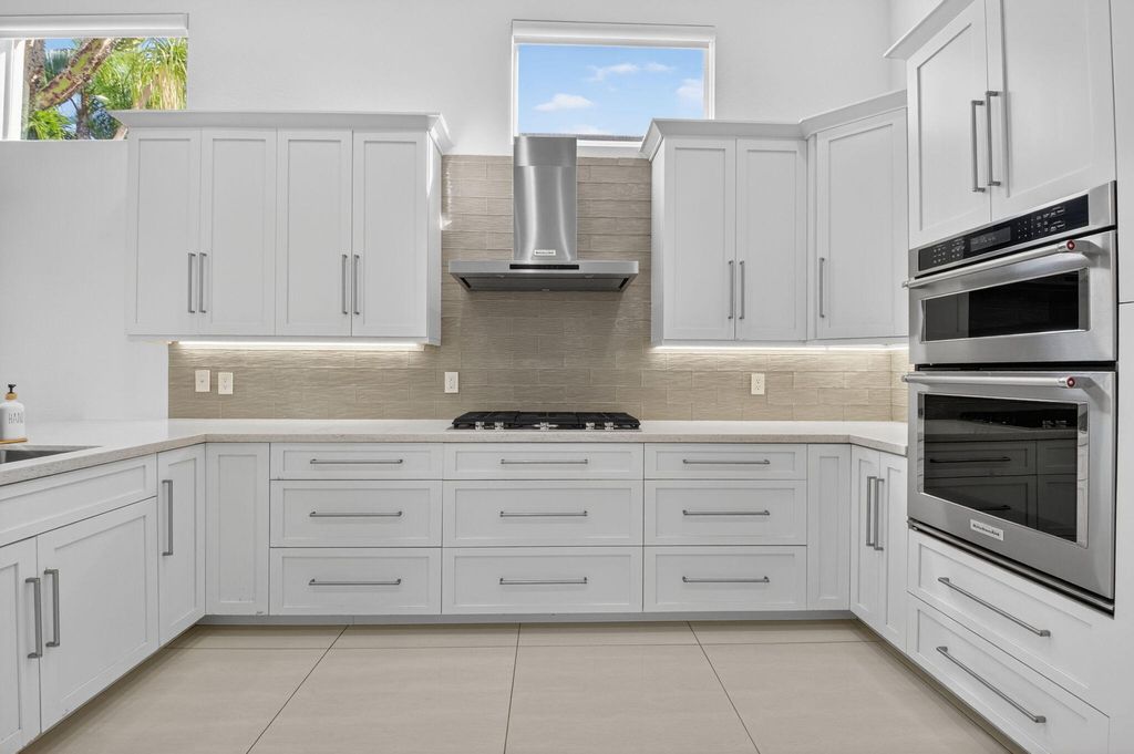 Image 13 of property listing at 6270 NW 43rd Terrace, Boca Raton, FL 33496