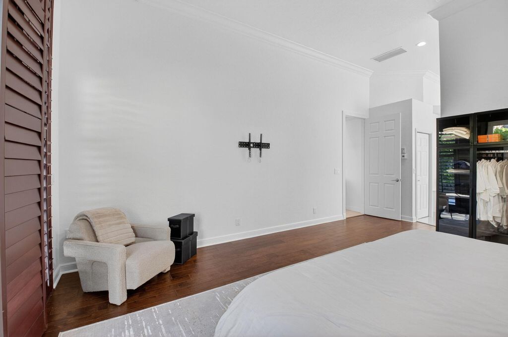 Image 17 of property listing at 6270 NW 43rd Terrace, Boca Raton, FL 33496