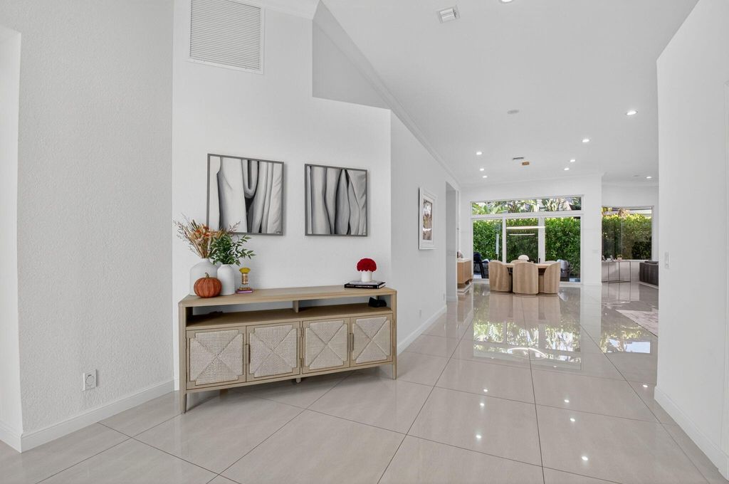 Image 2 of property listing at 6270 NW 43rd Terrace, Boca Raton, FL 33496