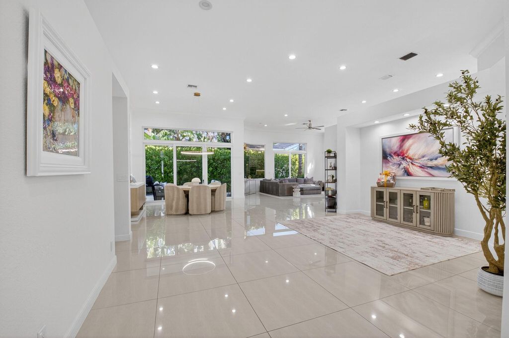 Image 4 of property listing at 6270 NW 43rd Terrace, Boca Raton, FL 33496