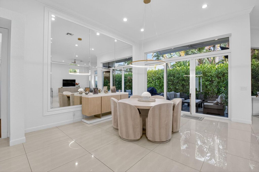 Image 5 of property listing at 6270 NW 43rd Terrace, Boca Raton, FL 33496