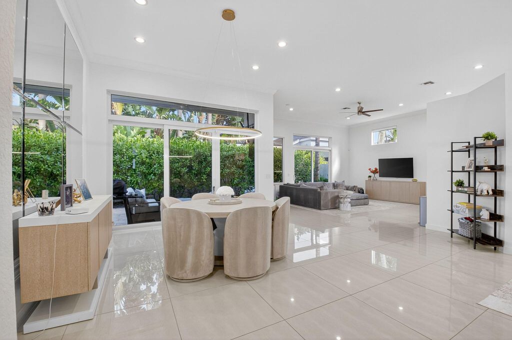 Image 6 of property listing at 6270 NW 43rd Terrace, Boca Raton, FL 33496