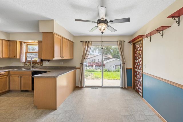 2331 N Thornwood Avenue, Davenport, IA 52804