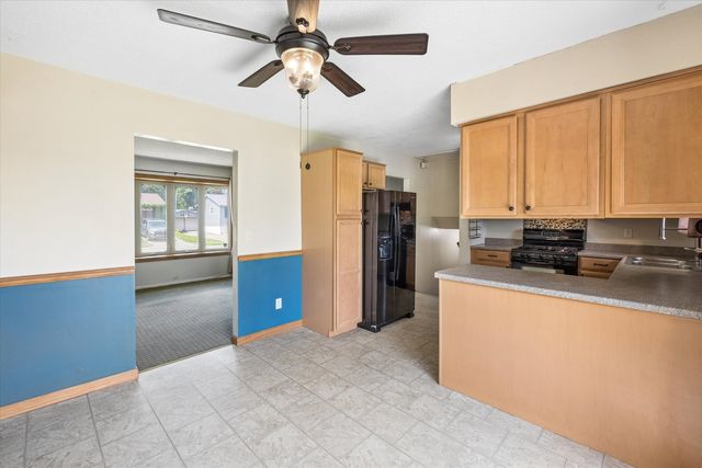 2331 N Thornwood Avenue, Davenport, IA 52804