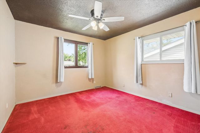2331 N Thornwood Avenue, Davenport, IA 52804
