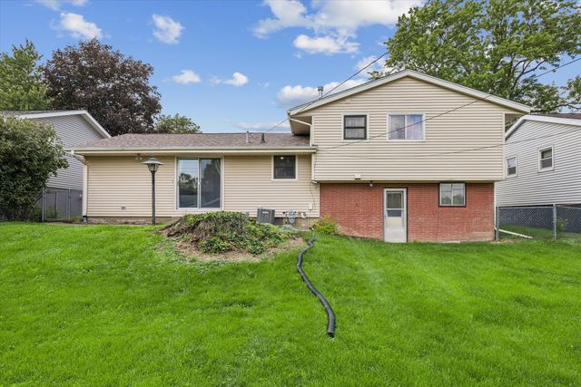 2331 N Thornwood Avenue, Davenport, IA 52804