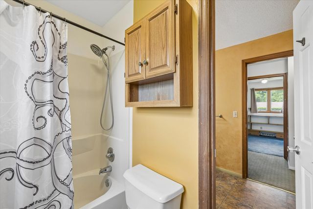 2331 N Thornwood Avenue, Davenport, IA 52804