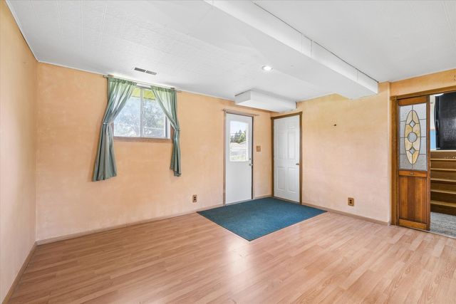 2331 N Thornwood Avenue, Davenport, IA 52804