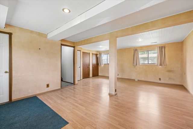 2331 N Thornwood Avenue, Davenport, IA 52804