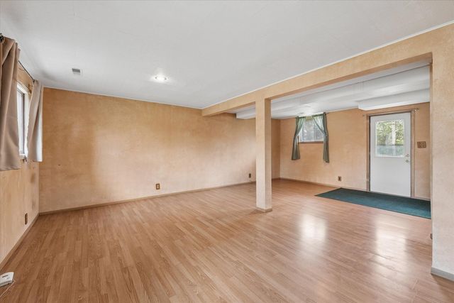 2331 N Thornwood Avenue, Davenport, IA 52804