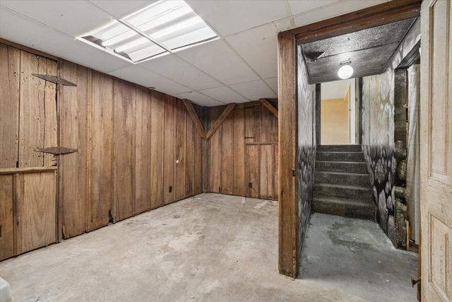 2331 N Thornwood Avenue, Davenport, IA 52804