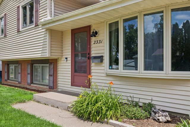 2331 N Thornwood Avenue, Davenport, IA 52804